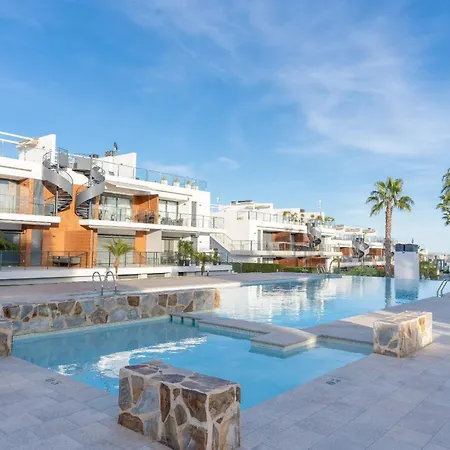 Cenuela - Lush Haven By United Renters شقة