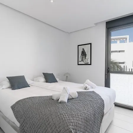 Cenuela - Lush Haven By United Renters