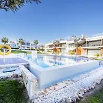 Ceñuela - Lush Haven By United Renters Apartamento Torrevieja