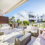 Ceñuela - Lush Haven By United Renters Apartamento