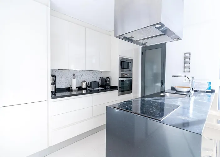 Ceñuela - Lush Haven By United Renters Apartamento *