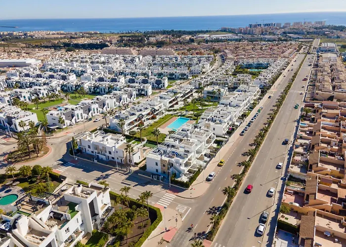 Ceñuela - Lush Haven By United Renters Apartamento Torrevieja