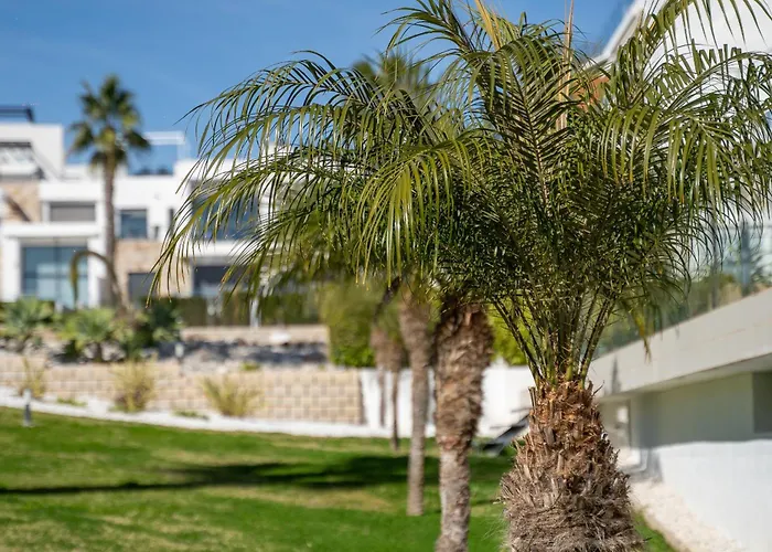 Ceñuela - Lush Haven By United Renters Apartamento