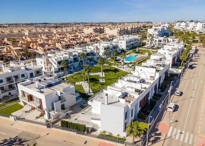 Cenuela - Lush Haven By United Renters Apartment *