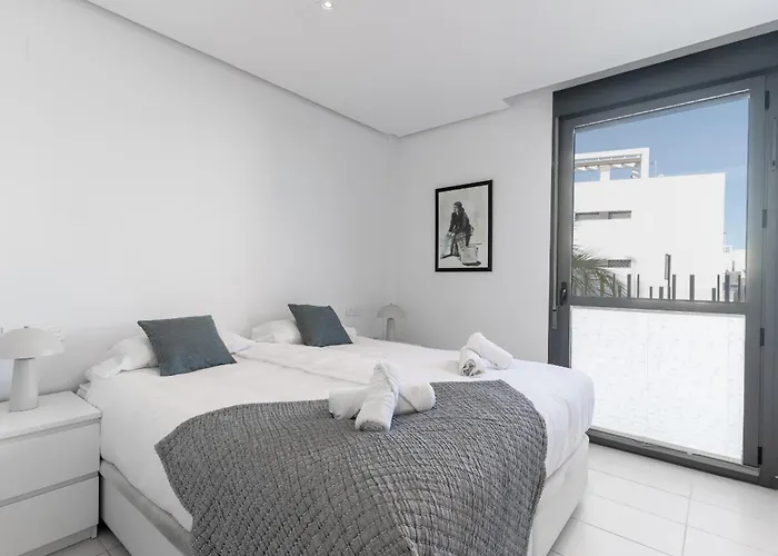 Cenuela - Lush Haven By United Renters