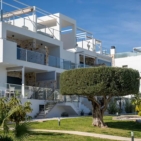 Cenuela - Lush Haven By United Renters