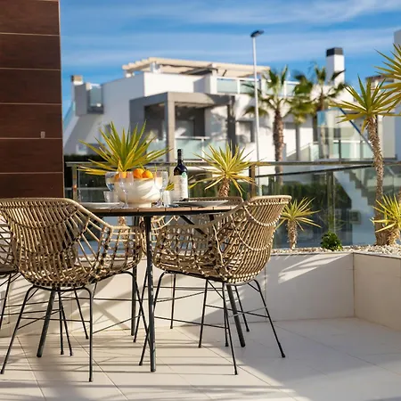 Cenuela - Lush Haven By United Renters